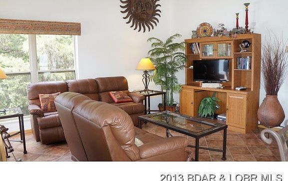 4th image of 570 Woodland Pt