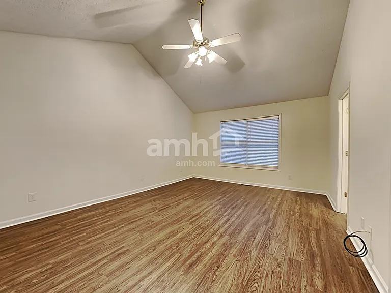 817 Hillary Ct — Photo 10