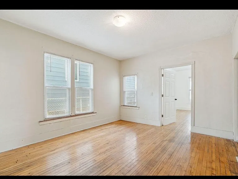 2405 Grand St NE #1 — Photo 7