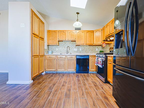 3rd image of 762 Sunset Vista Drive