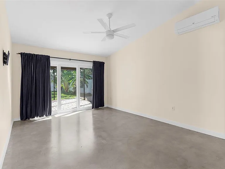 4250 Marlowe Dr — Photo 3