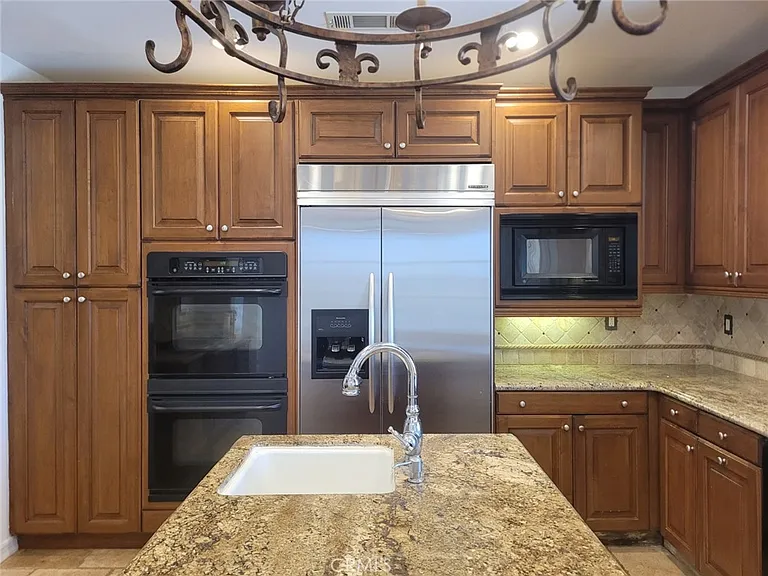 55 Valley Ter — Photo 11