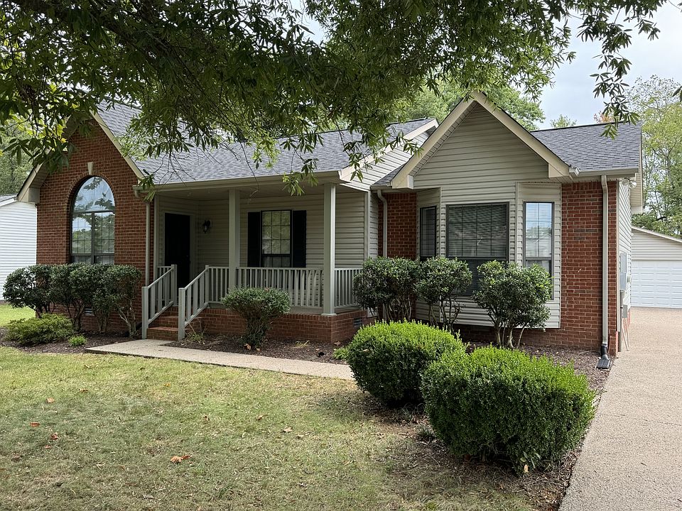 1st image of 297 Huntington Dr
