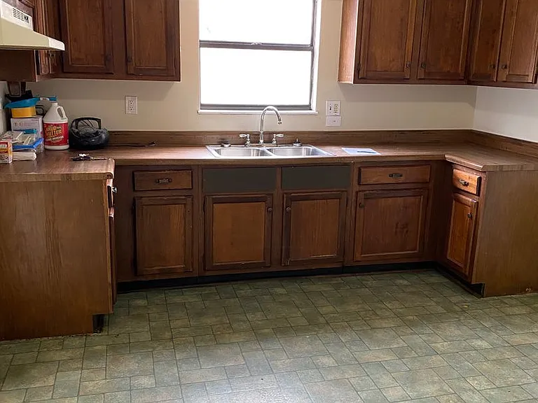 2222 Brown St — Photo 2