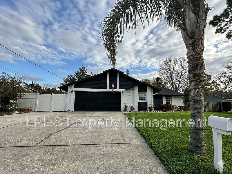 1st image of 555 Glen Haven Dr
