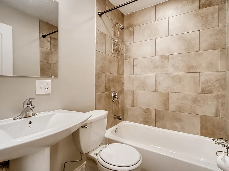 2312 S Seeley Ave #G — Photo 7