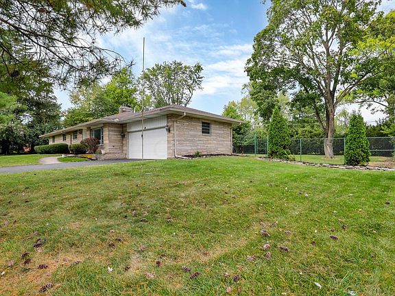 3rd image of 74 Grandview Dr