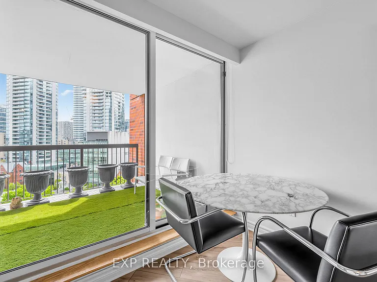 77 Maitland Pl #1127 — Photo 18