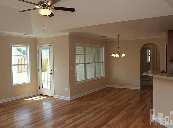 5th image of 1355 Parkland Way