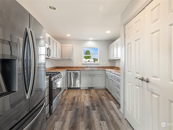 5th image of 28533 74th Drive NW