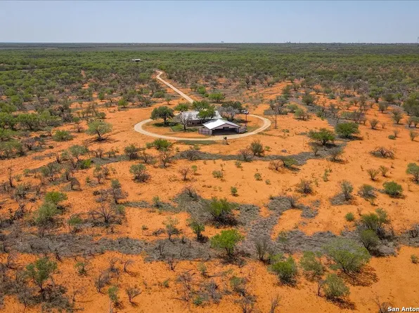 3375 County Road 3700, Dilley, TX 78017