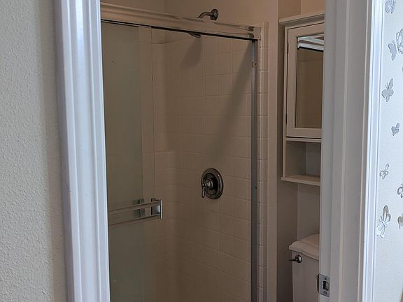 Upstair bathroom: shower