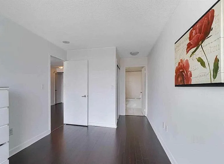 25 Capreol Ct #21105 — Photo 6