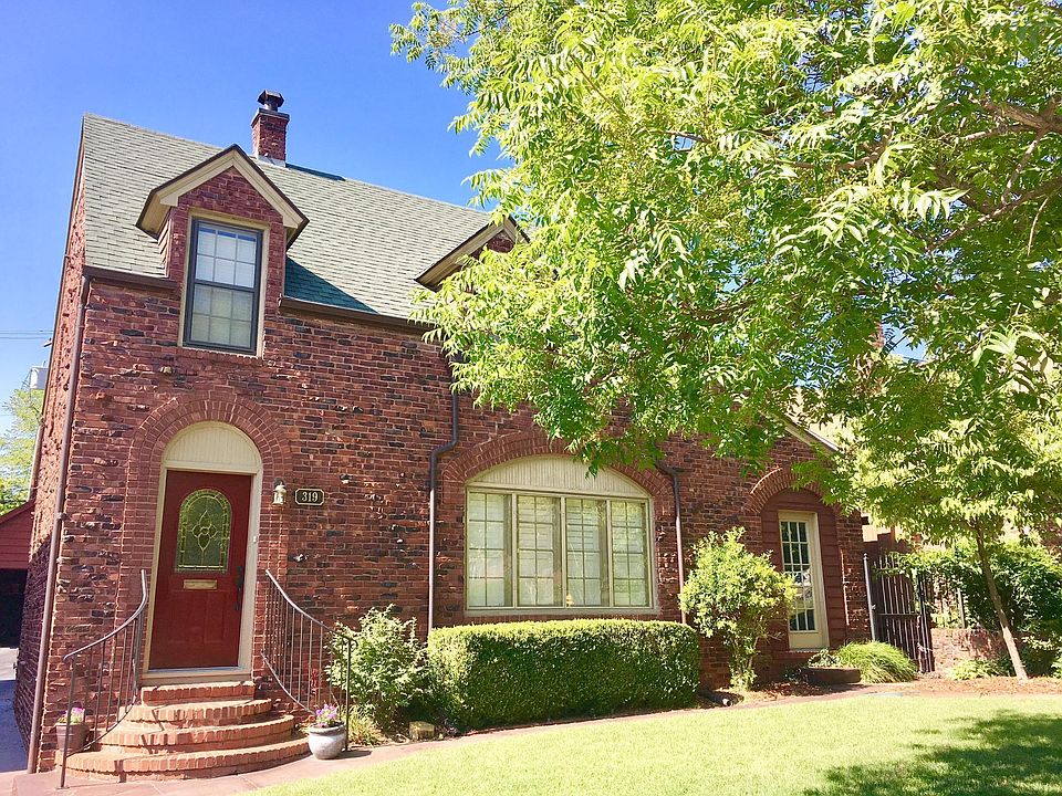 Maple Ridge 1930 Clinker brick home.