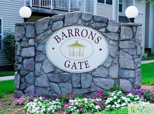 706 Duke Dr, Woodbridge, NJ 07095