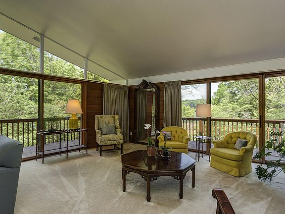 4th image of 2201 Woodmere Ln