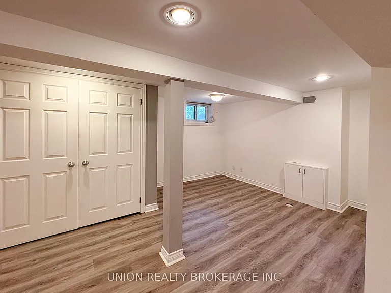 15 Blantyre Ave #LOWER — Photo 7