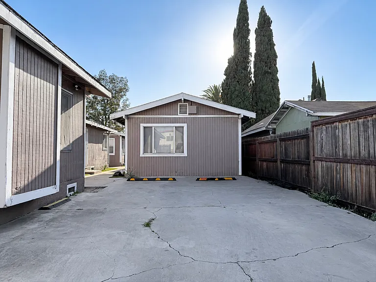 746 Daisy Ave #1 — Photo 14