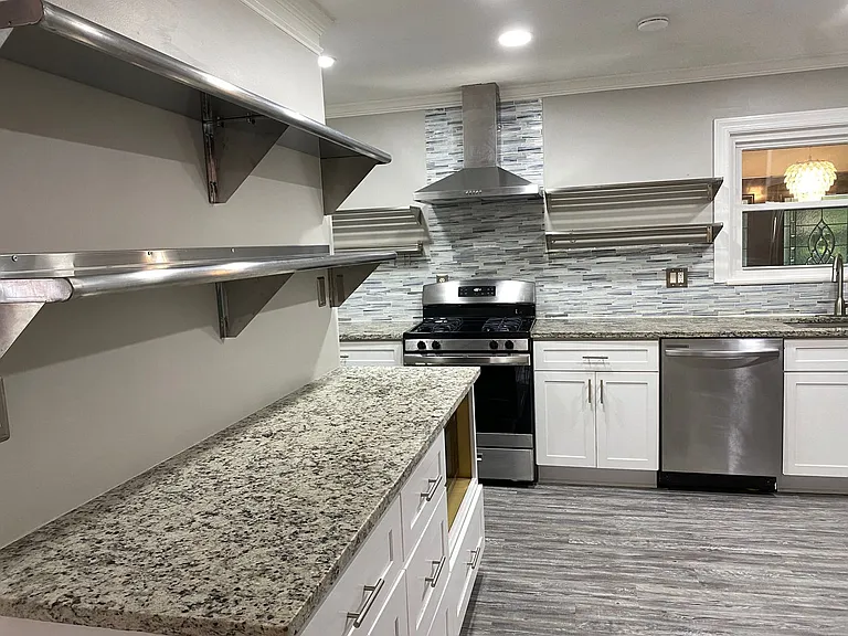 2565 Woodacres Rd NE — Photo 16