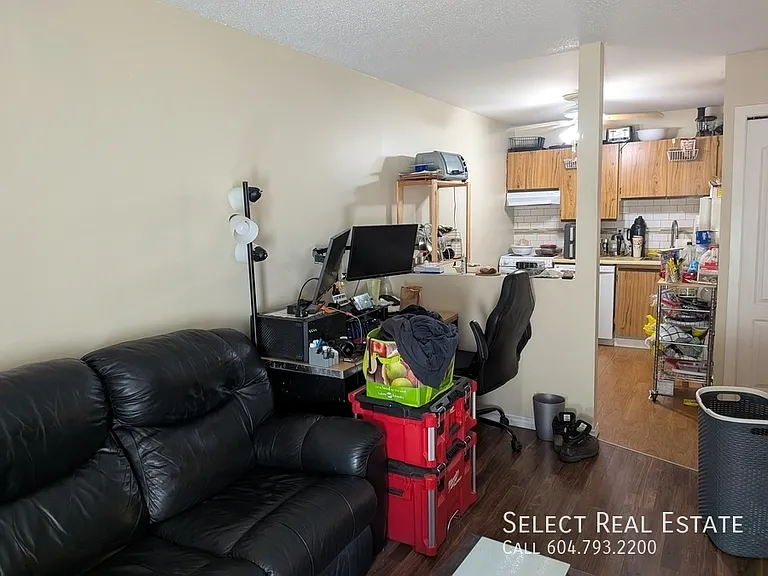 45749 Spadina Ave #203 — Photo 6