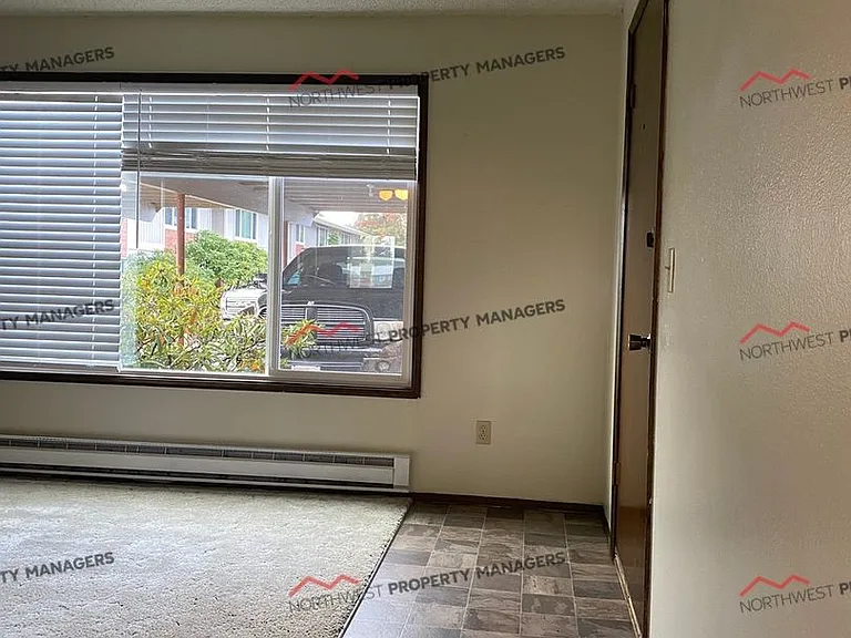 514 N Medcalf Ln #124 — Photo 3