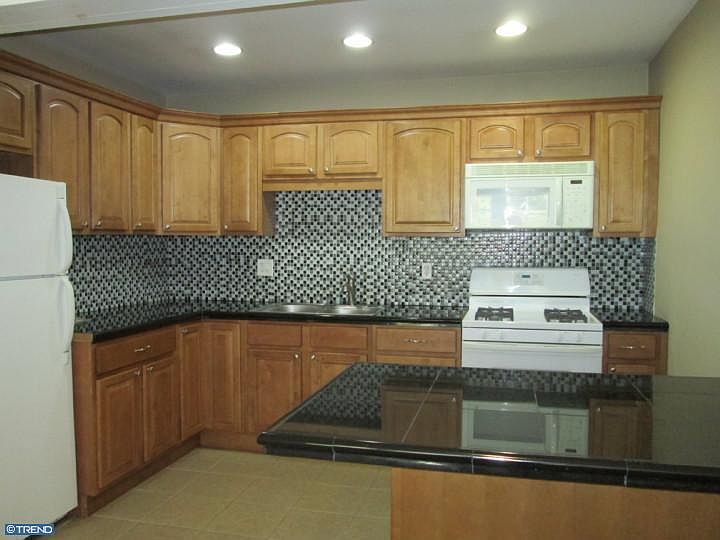 2nd image of 205 New Rd