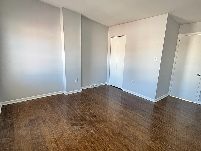 832 W 5th St — Photo 12