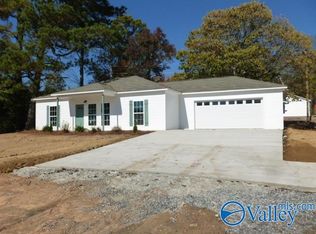 7588 Hustleville Rd, Albertville, AL 35951