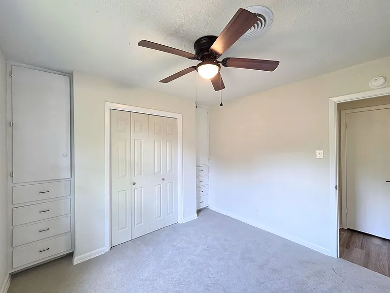 217 Ross Ave — Photo 7