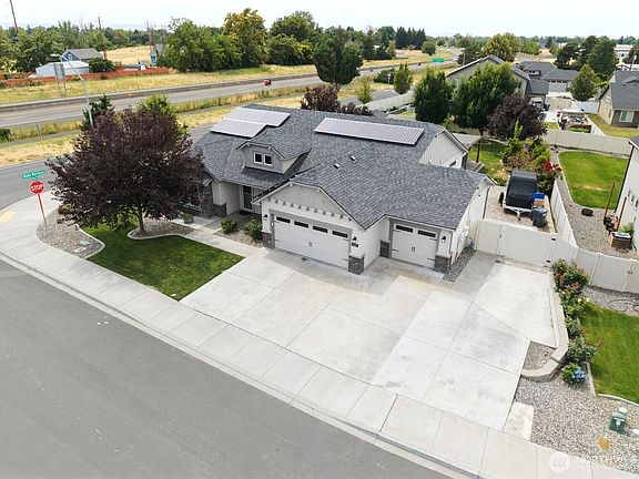 4th image of 1396 Caprio Loop