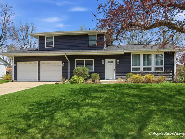 412 Surrey Ln, Lindenhurst, IL 60046