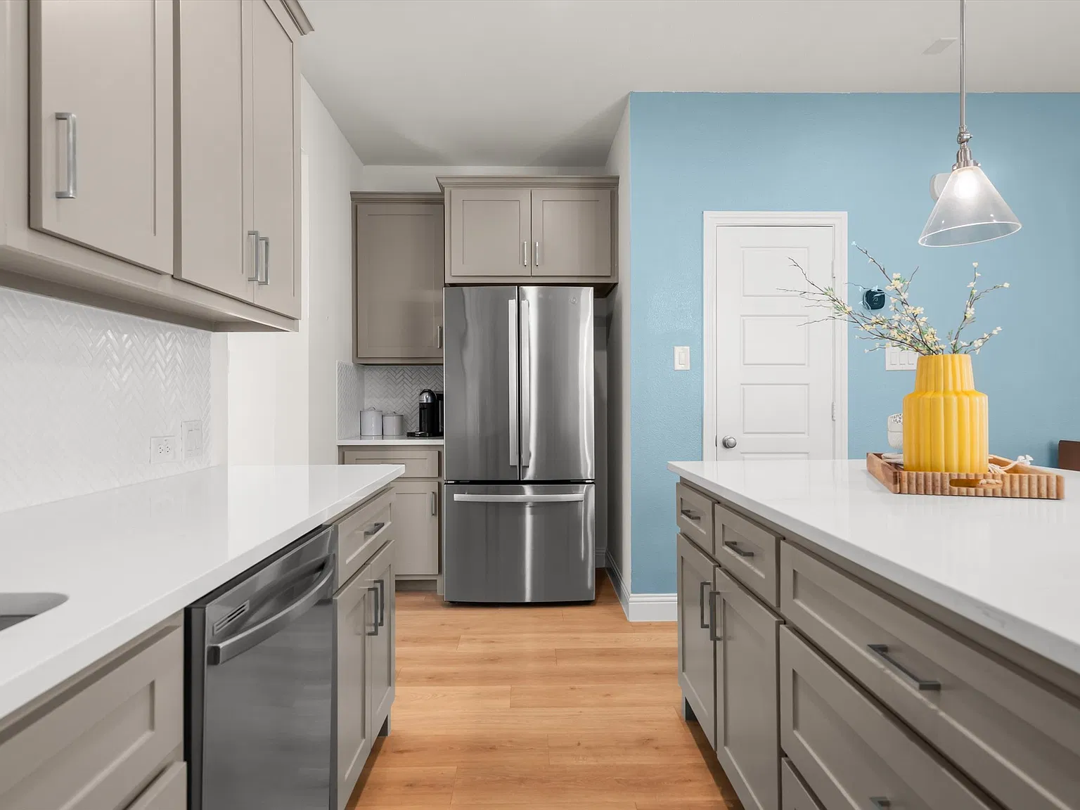 3 bed, 1900 sqft, $2,800 — Photo 4