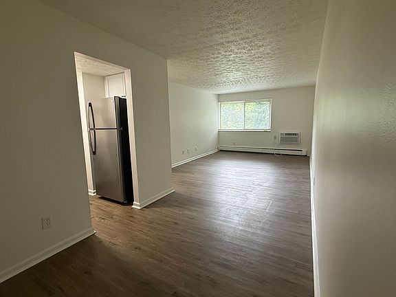 3rd image of 8356 Anthony Wayne Ave APT 24