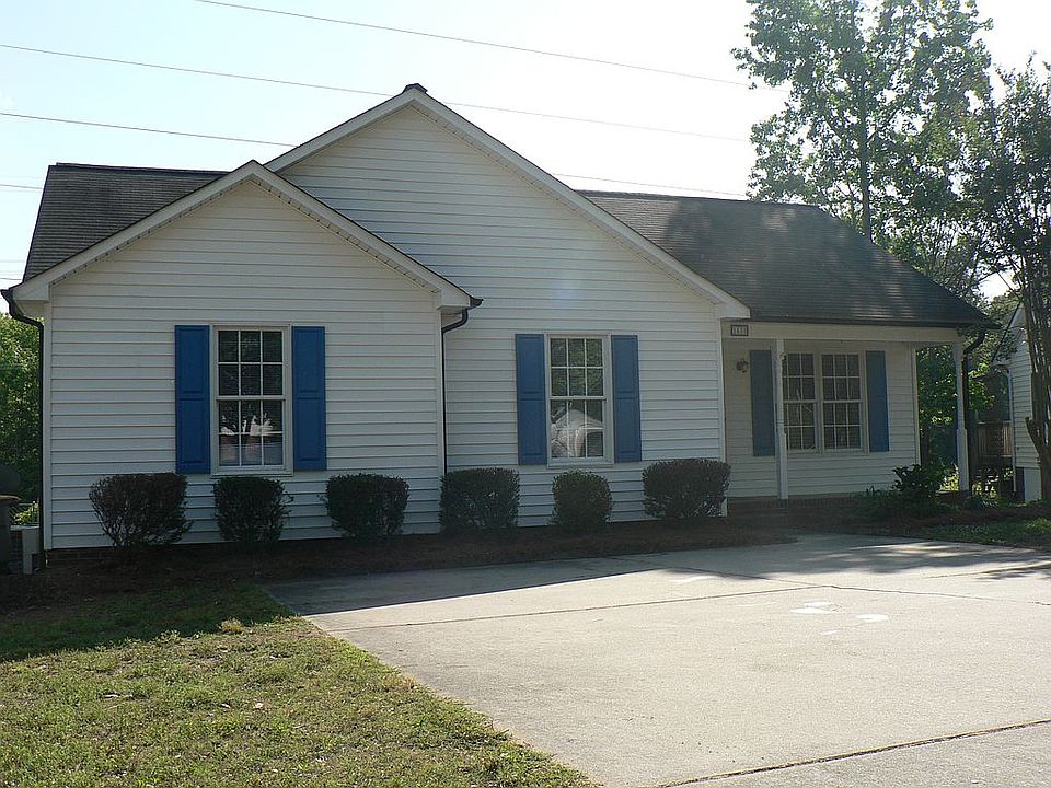 fresh landscaped vinyl ranch