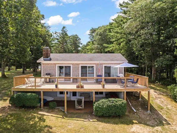 14 Salt Marsh Ln, Wareham, MA 02571