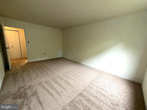 4th image of 5604 Bloomfield Dr APT 4