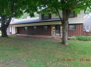 267 S 14th St, Clinton, IA 52732