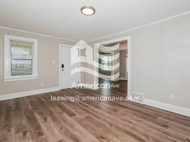 1274895_005_wm_-_living_room_13022729.jpg