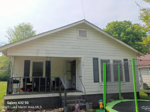 709 Woodlawn Ave, Sylacauga, AL 35150
