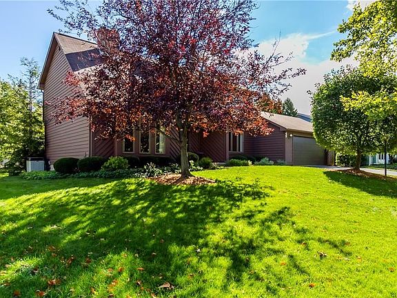 2nd image of 49 Canterbury Trl