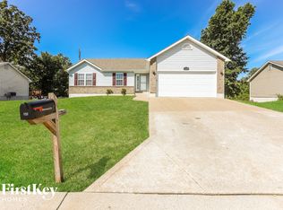 135 Briarwood Dr, Moscow Mills, MO 63362