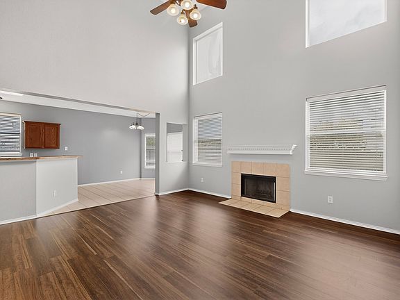 3rd image of 604 Dyann Dr