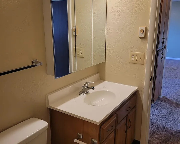 164 Highland Blvd — Photo 10