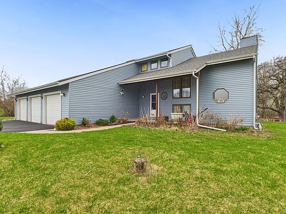 2nd image of 15840 Overlook Ln