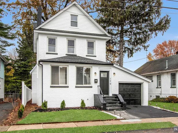 170 W Quackenbush Ave, Dumont, NJ 07628