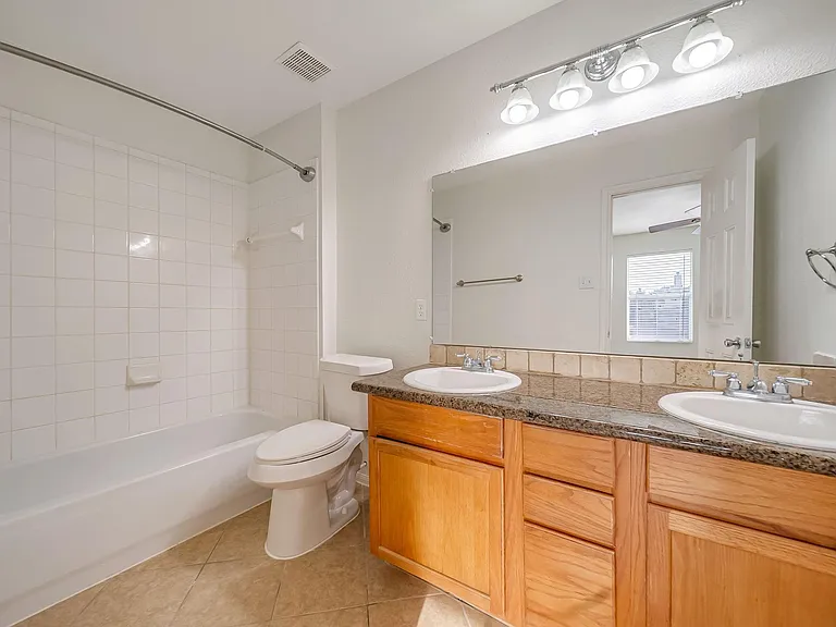 18439 Sunrise Oaks Ct — Photo 22