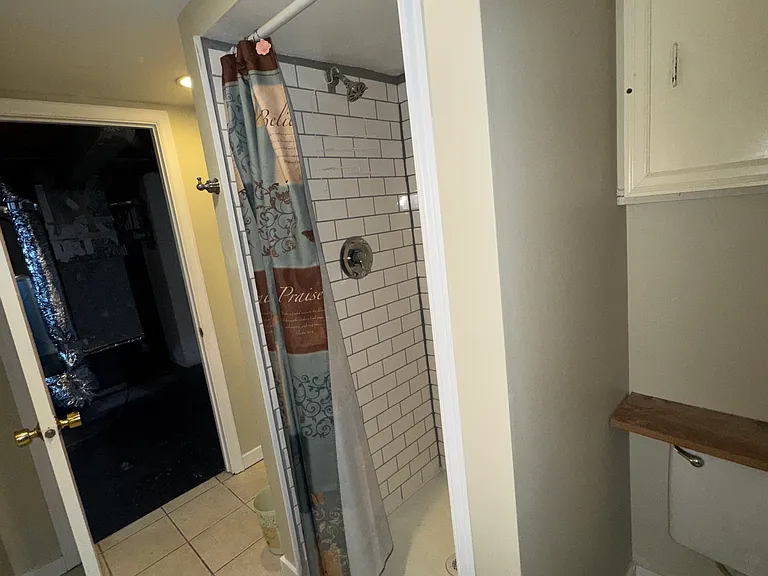 1819 E 46th St #1819 — Photo 13