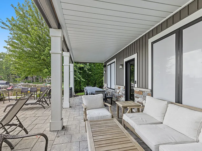 7002 Silver Lake Dr NE — Photo 32