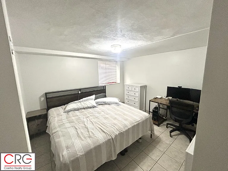118-120 Cottage St #1B — Photo 4