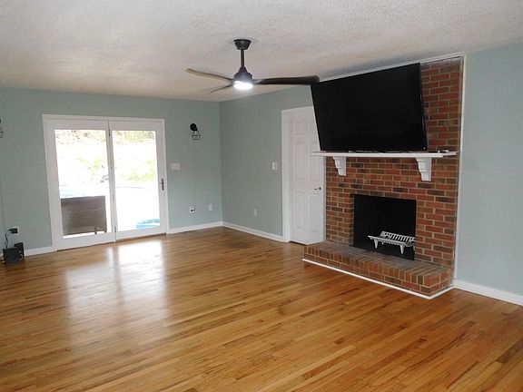 2nd image of 154 Whispering Pines Rd